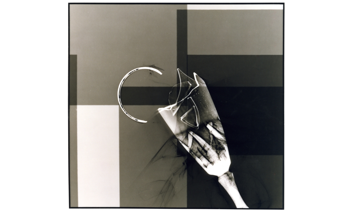 Luna y copa rota, 1989. Julio Álvarez Yagüe. Fotograma CIMIR/ Premis Ciutat de Reus de Fotografia / reg: 01973