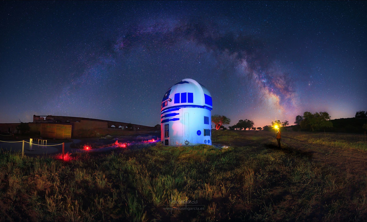 The Milky Way over R2D2 Arco de la Vía Láctea - Fregenal de la Sierra (Badajoz)