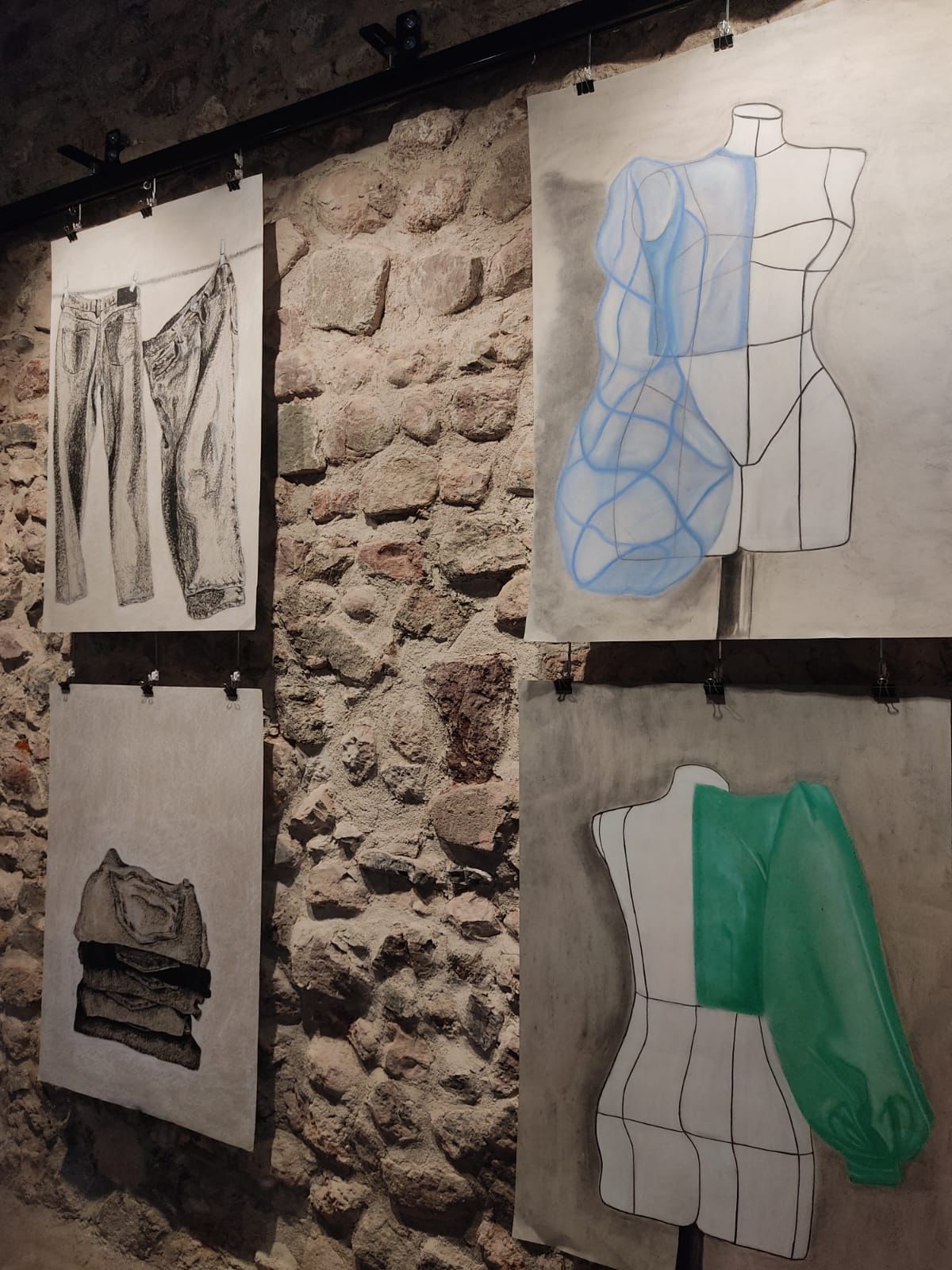 imatge de la noticia Alumnes de l'INS Gabriel Ferrater inauguren exposició al Castell del Cambrer