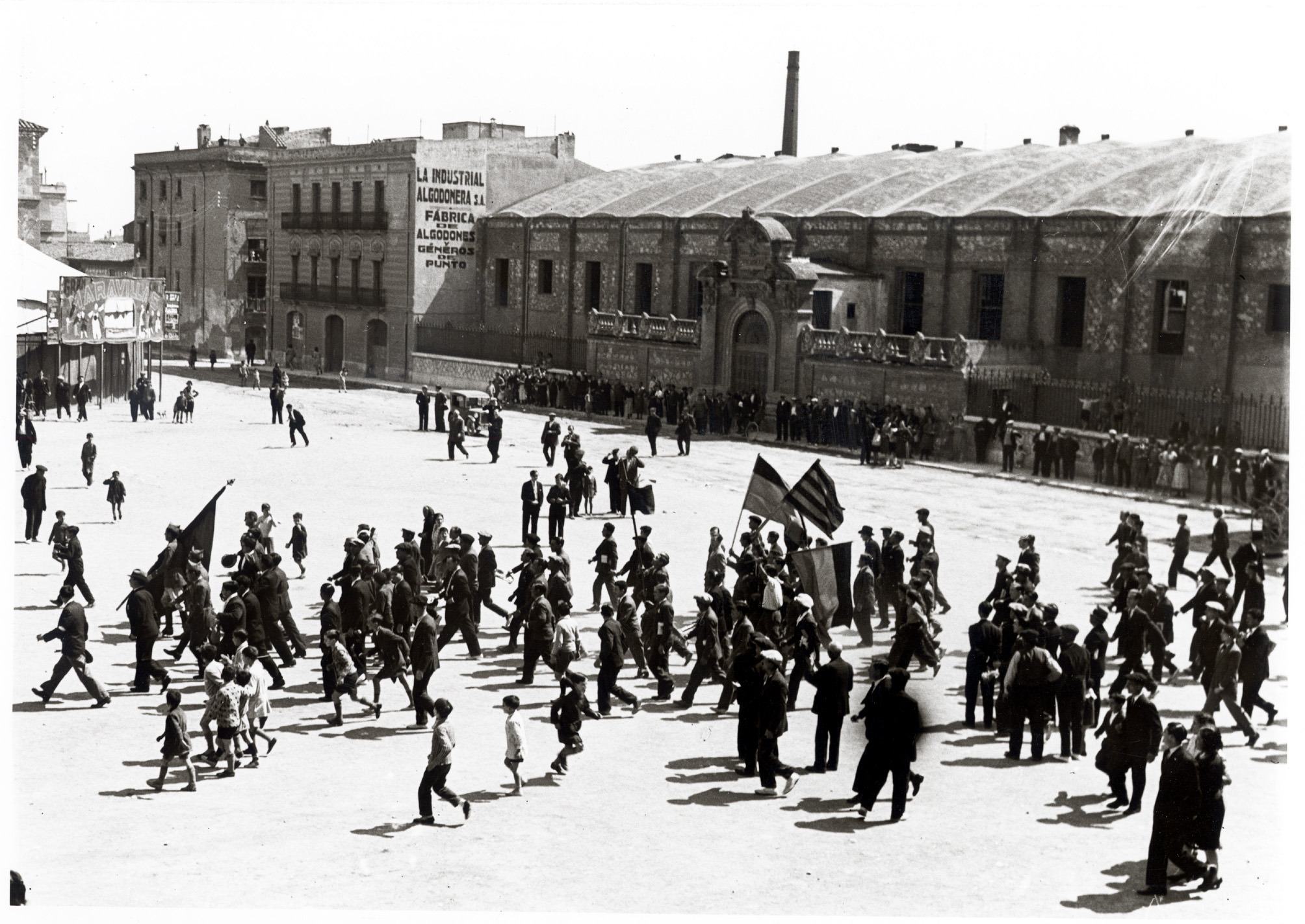 Imatge descriptiva de l'exposició 'Els primers dies de la II República en imatges'